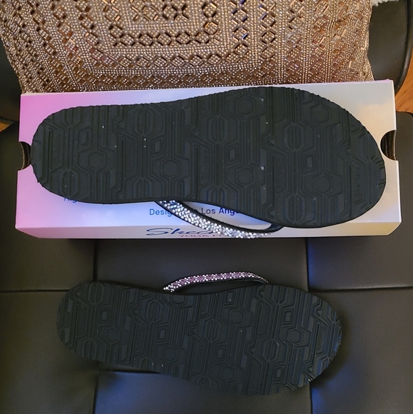 Skechers slip ons - Picture 4 of 4